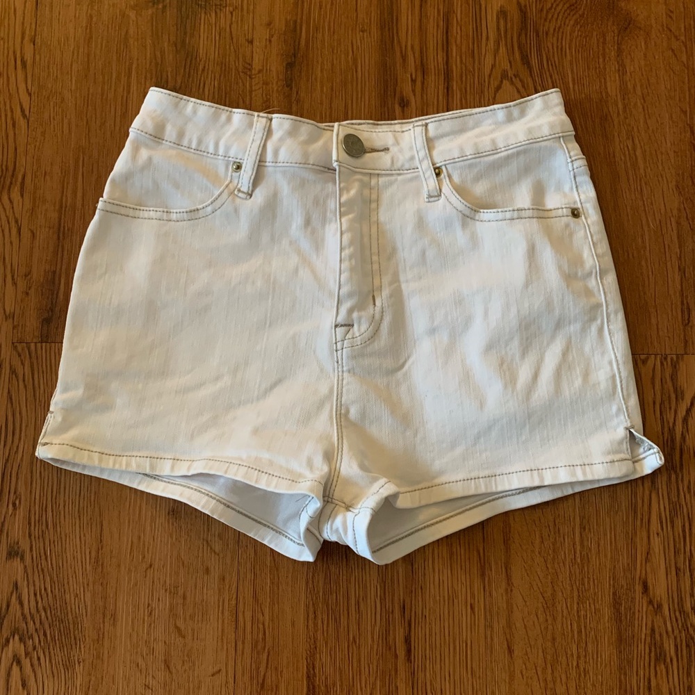 BDG - Hi-rise white shorts
